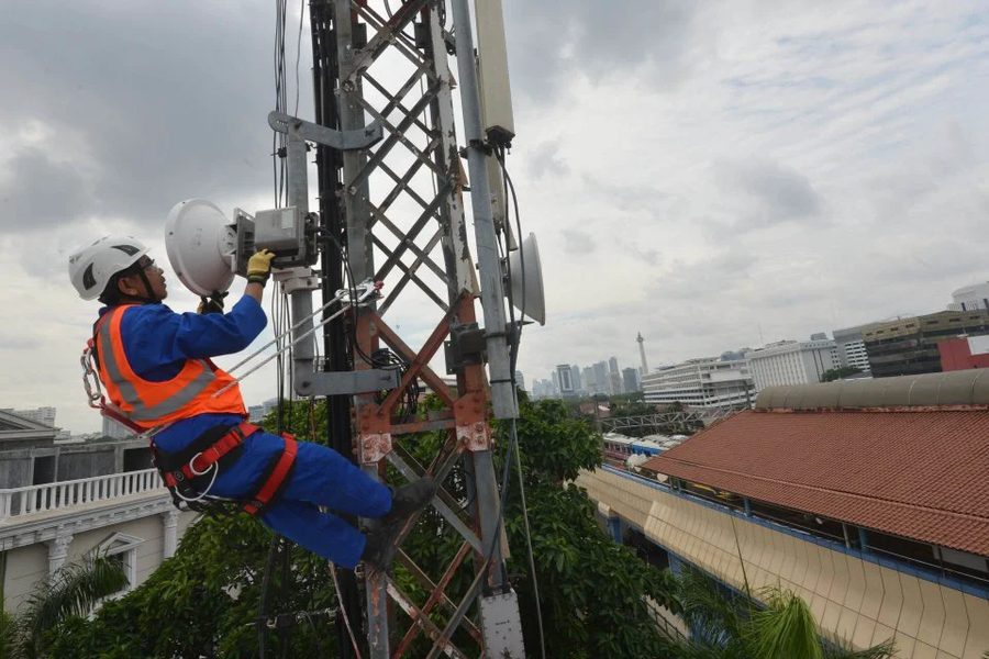 Pembongkaran perangkat transmisi oleh tim MJT